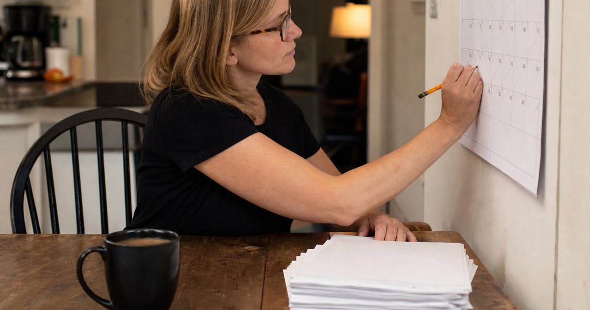 How much lead time should a school give parents before a field trip permission slip deadline?