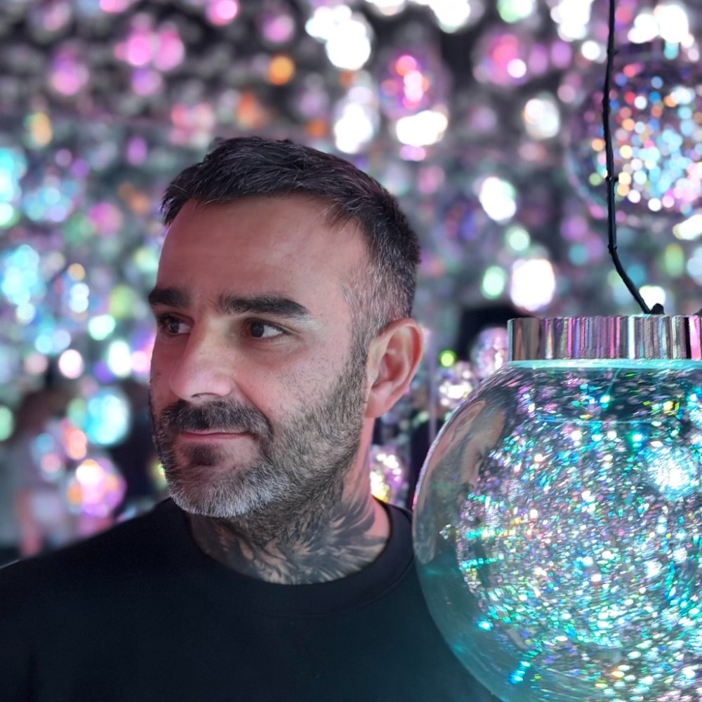 Portrait of Julien Jimenez, founder of SlipSignr